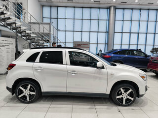 2013 Mitsubishi ASX I Рестайлинг, белый, 850000 рублей, вид 4