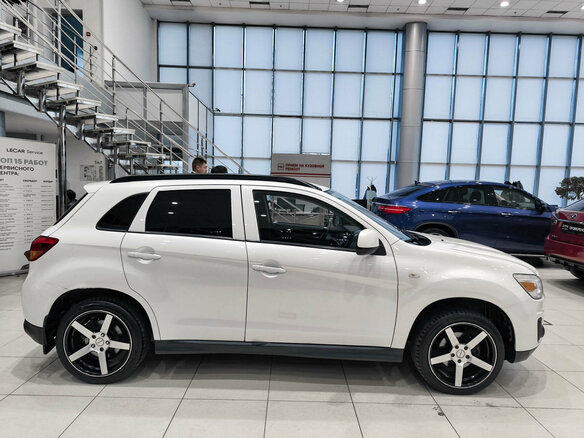 2013 Mitsubishi ASX I Рестайлинг, белый, 850000 рублей - вид 3