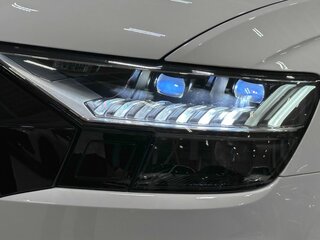 2022 Audi Q8 55 TFSI I (4M), белый, 9900000 рублей, вид 5