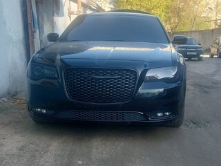 2019 Chrysler 300C II Рестайлинг, чёрный, 3500000 рублей, вид 1