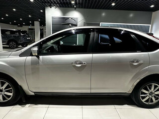 2011 Ford Focus II Рестайлинг, серебристый, 438000 рублей, вид 2