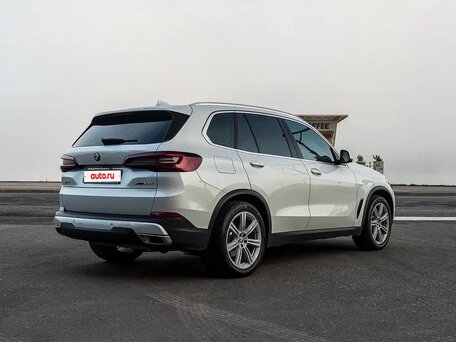 2020 BMW X5 25d IV (G05/G18), белый, 5300000 рублей, вид 3