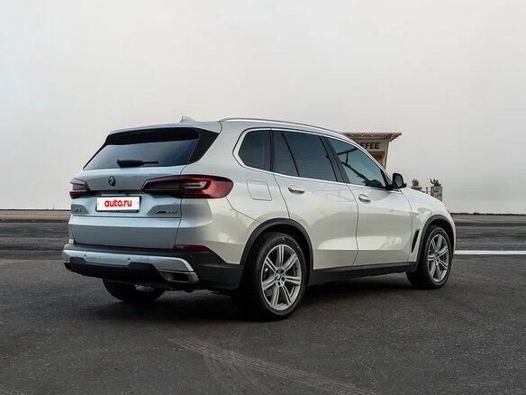 2020 BMW X5 25d IV (G05/G18), белый, 5300000 рублей - вид 2