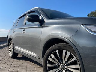 2019 Mitsubishi Outlander III Рестайлинг 3, серый, 1650000 рублей, вид 5