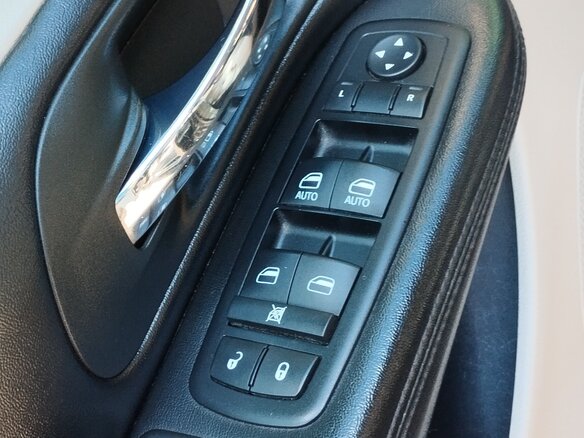 2011 Dodge Caravan Grand V, чёрный, 1750000 рублей - вид 26