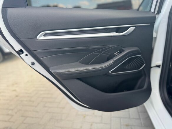 2024 Geely Emgrand II, белый - вид 13