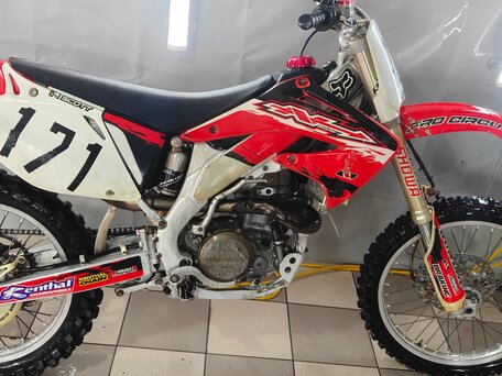 2005 Honda CRF 450R, красный, 210000 рублей, вид 2