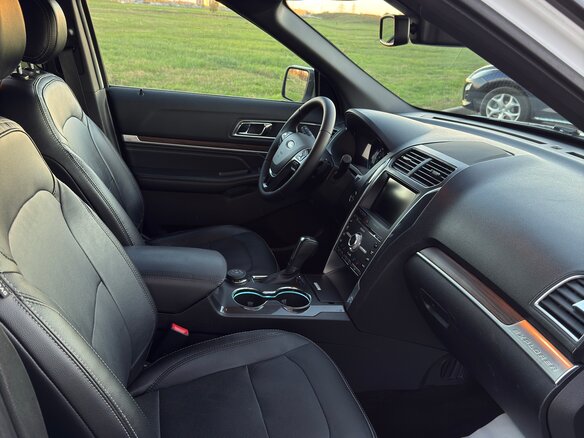 2016 Ford Explorer V Рестайлинг, белый, 2700000 рублей - вид 16