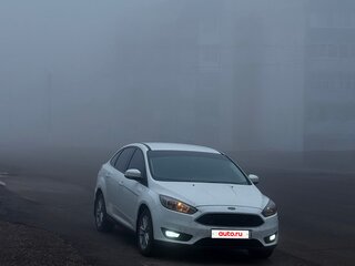 2016 Ford Focus III Рестайлинг, белый, 1000000 рублей, вид 3