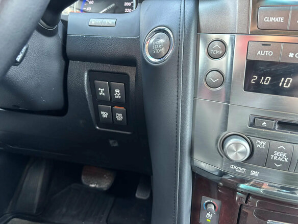2011 Lexus LX 570 III, серебристый, 2970000 рублей - вид 10
