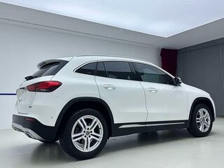 2022 Mercedes-Benz GLA 180 II (H247), белый, 2000000 рублей, вид 4