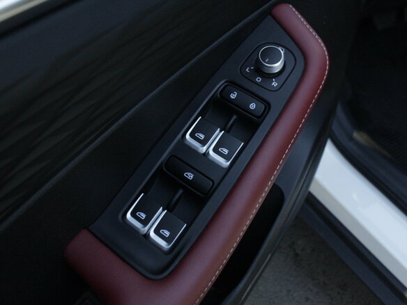 2024 Geely Coolray I Рестайлинг, белый, 2170000 рублей - вид 19