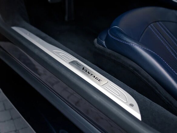 2019 Aston Martin V8 Vantage IV, синий, 13500000 рублей - вид 16