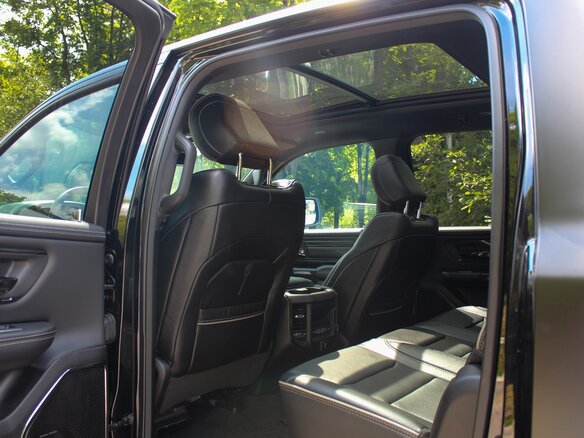 2023 Ram 1500 Crew Cab V, чёрный, 7700000 рублей - вид 32