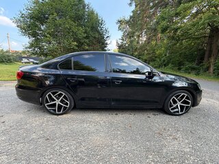 2013 Volkswagen Jetta VI, чёрный, 820000 рублей, вид 4