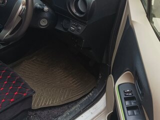 2012 Toyota Aqua I, белый, 699000 рублей, вид 5