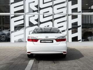 2015 Toyota Camry VII (XV50) Рестайлинг, белый, 1774000 рублей, вид 4