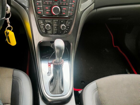 2013 Opel Astra J Рестайлинг, белый, 720000 рублей - вид 13
