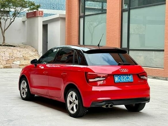 2016 Audi A1 I (8X) Рестайлинг, красный, 1150002 рублей - вид 5