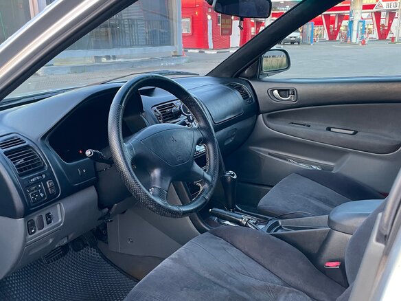 2002 Mitsubishi Galant VIII Рестайлинг, серебристый, 370000 рублей - вид 5