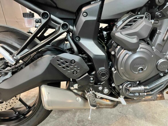 2025 Yamaha MT-07 (FZ-07), чёрный, 1020000 рублей - вид 11