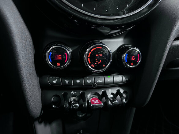 2021 Mini Hatch Cooper III (F55/F56) Рестайлинг 2, серый, 1850000 рублей - вид 15