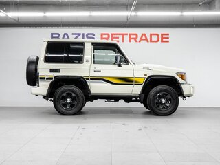 2021 Toyota Land Cruiser 76 70 Series Рестайлинг 1, белый, 6759000 рублей, вид 4