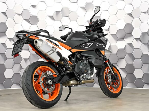 2021 KTM 890 SMT, чёрный, 999000 рублей - вид 6