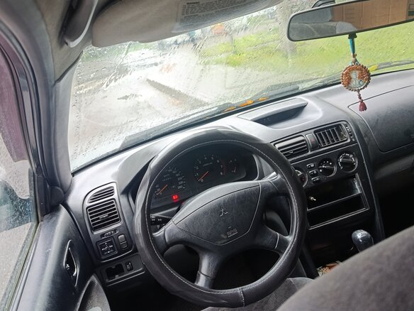 2002 Mitsubishi Galant VIII Рестайлинг, серебристый, 150000 рублей - вид 15