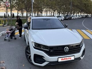 2019 Volkswagen Touareg III, белый, 6700000 рублей, вид 2