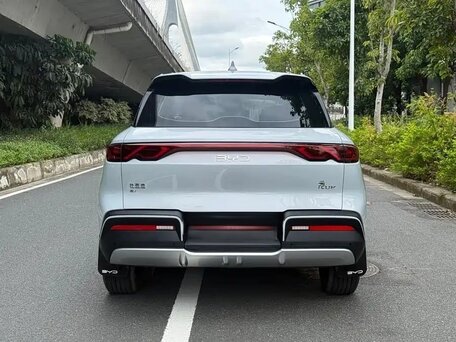 2025 BYD Yuan Up 45.12 kWh, серебристый, 1988008 рублей, вид 4