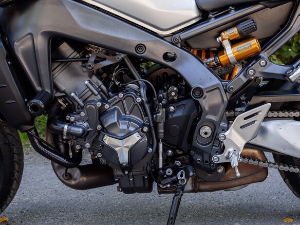 2022 Yamaha MT-09 (FZ-09), серебристый, 1075000 рублей - вид 13