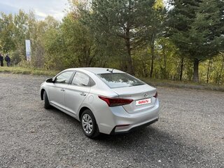 2017 Hyundai Solaris II, серебристый, 890000 рублей, вид 2