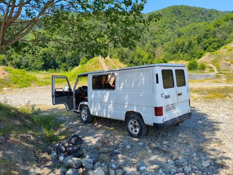 1993 Mercedes-Benz MB 100, белый, 450000 рублей, вид 1