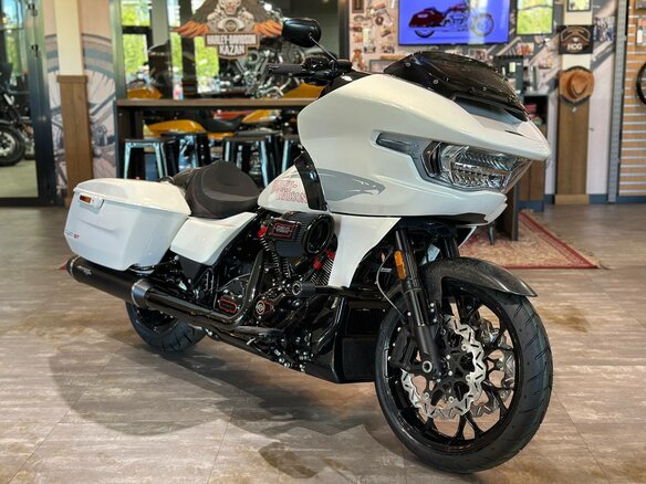 2024 Harley-Davidson CVO Road Glide ST, бежевый, 4900000 рублей - вид 4