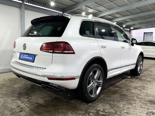 2017 Volkswagen Touareg II Рестайлинг, белый, 3199000 рублей, вид 5