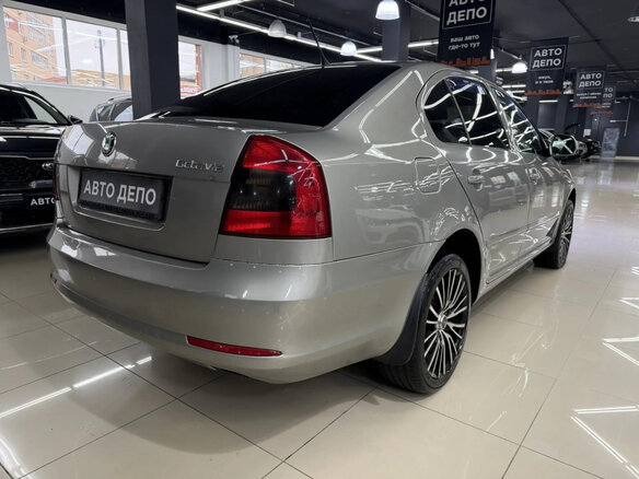 2013 Skoda Octavia II (A5) Рестайлинг, бежевый, 650000 рублей - вид 3