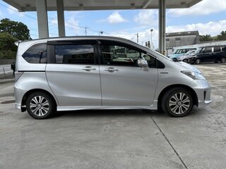 2015 Honda Freed I Рестайлинг 2, серебристый, 798000 рублей, вид 4