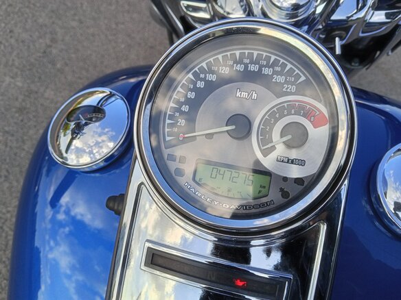 2010 Harley-Davidson Road King, синий, 1250000 рублей - вид 10