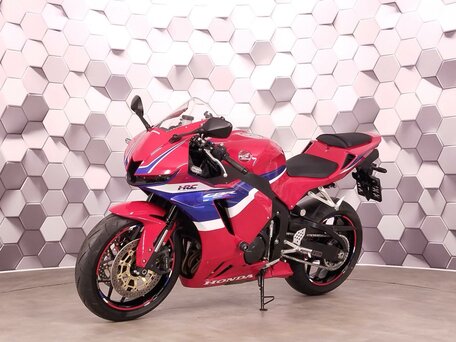 2024 Honda CBR 600RR, красный, 1485000 рублей, вид 2