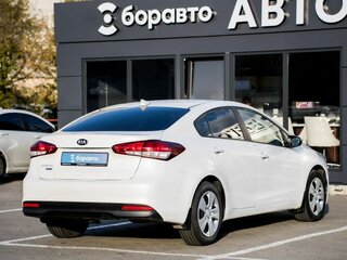 2019 Kia Cerato III Рестайлинг (Classic), белый, 1455000 рублей, вид 4