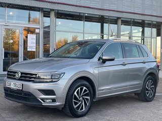 2018 Volkswagen Tiguan II, серебристый, 2400000 рублей, вид 1
