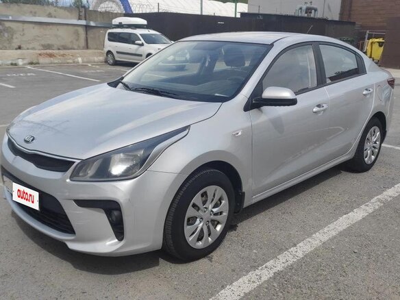 2017 Kia Rio IV, серебристый, 880000 рублей - вид 1