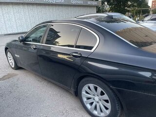 2009 BMW 7 серии Long 750Li V (F01/F02/F04), чёрный, 1700000 рублей, вид 3
