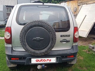 2012 Chevrolet Niva I Рестайлинг, серебристый, 350000 рублей, вид 3