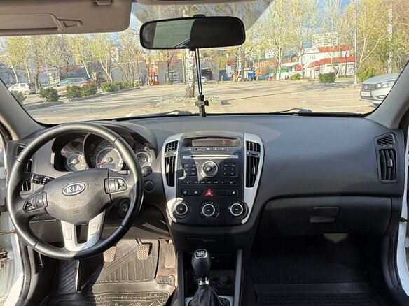 2011 Kia Ceed I Рестайлинг, белый, 700000 рублей - вид 14