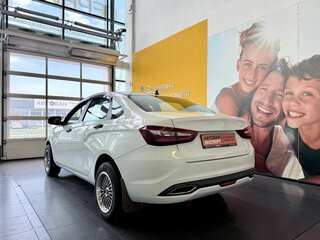 2023 Lada (ВАЗ) Vesta I Рестайлинг (NG), белый, 969000 рублей, вид 4