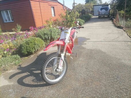 2004 Honda CRF 450R, красный, 280000 рублей, вид 2