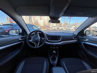 2026 Lada (ВАЗ) Vesta I Рестайлинг (NG), серебристый, 1705000 рублей, вид 3