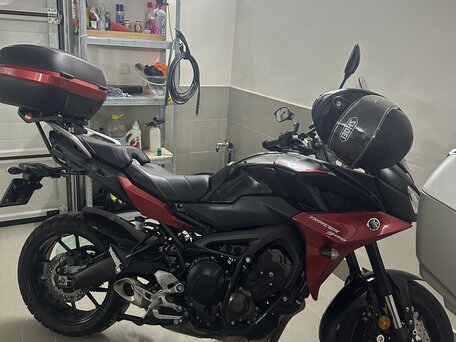2020 Yamaha MT-09 Tracer (FJ-09), красный, 1100000 рублей, вид 1